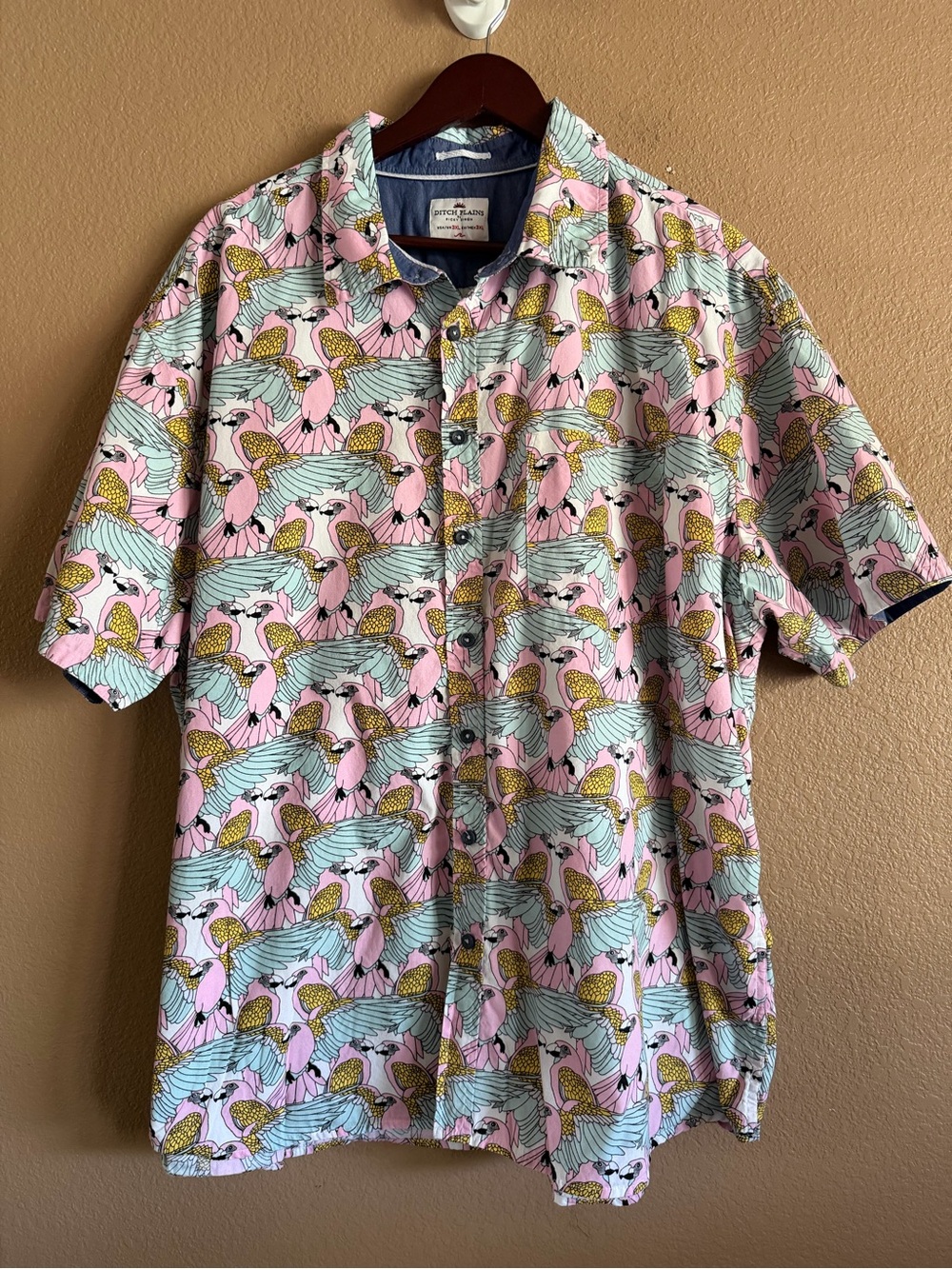Ditch Plains Ricky Singh Men’s 3XL Novelty Bird Parrot Graphic Shirt Button Up